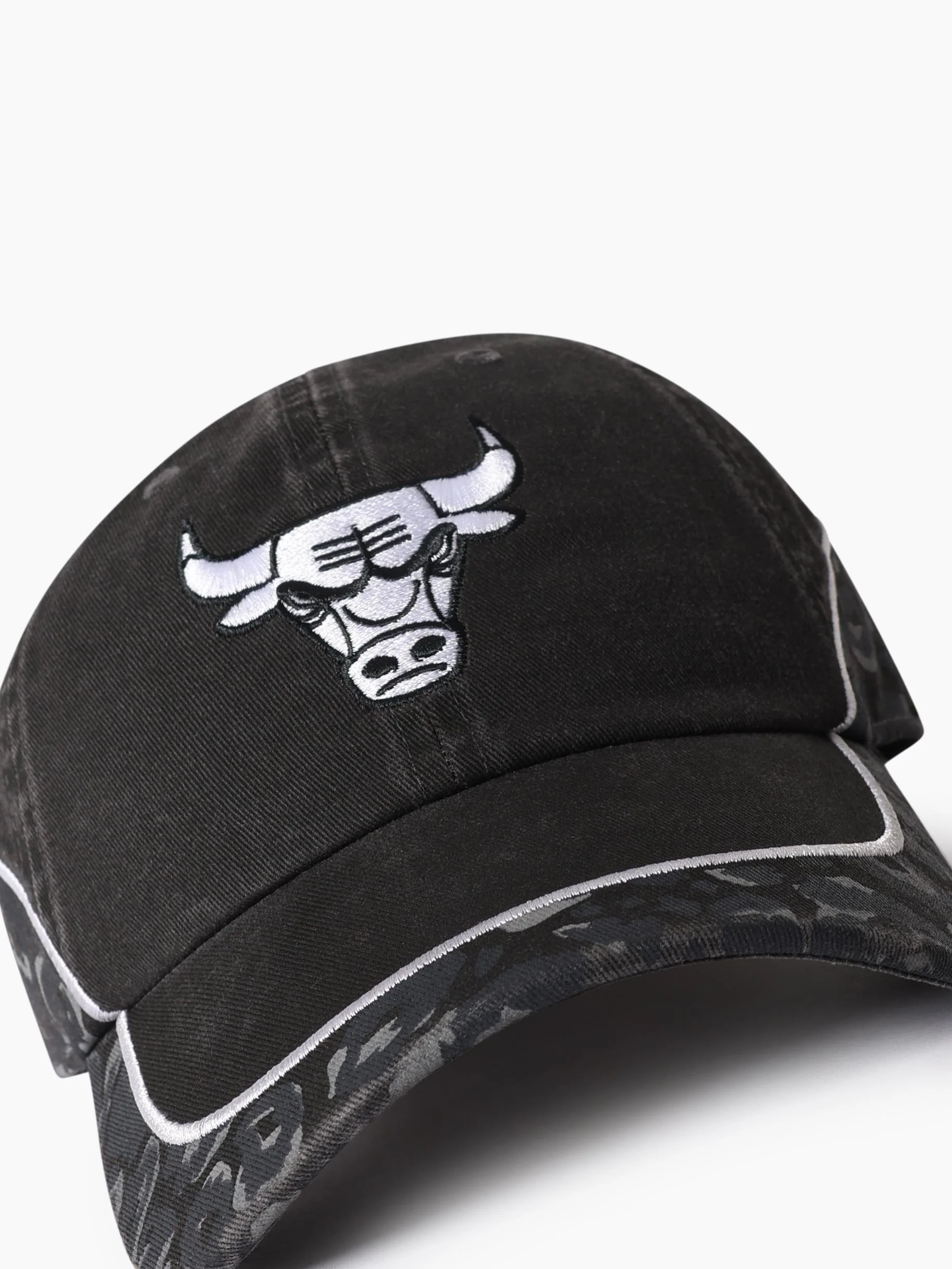 Chicago Bulls Black Leopard Low Pro Snapback - Image 4