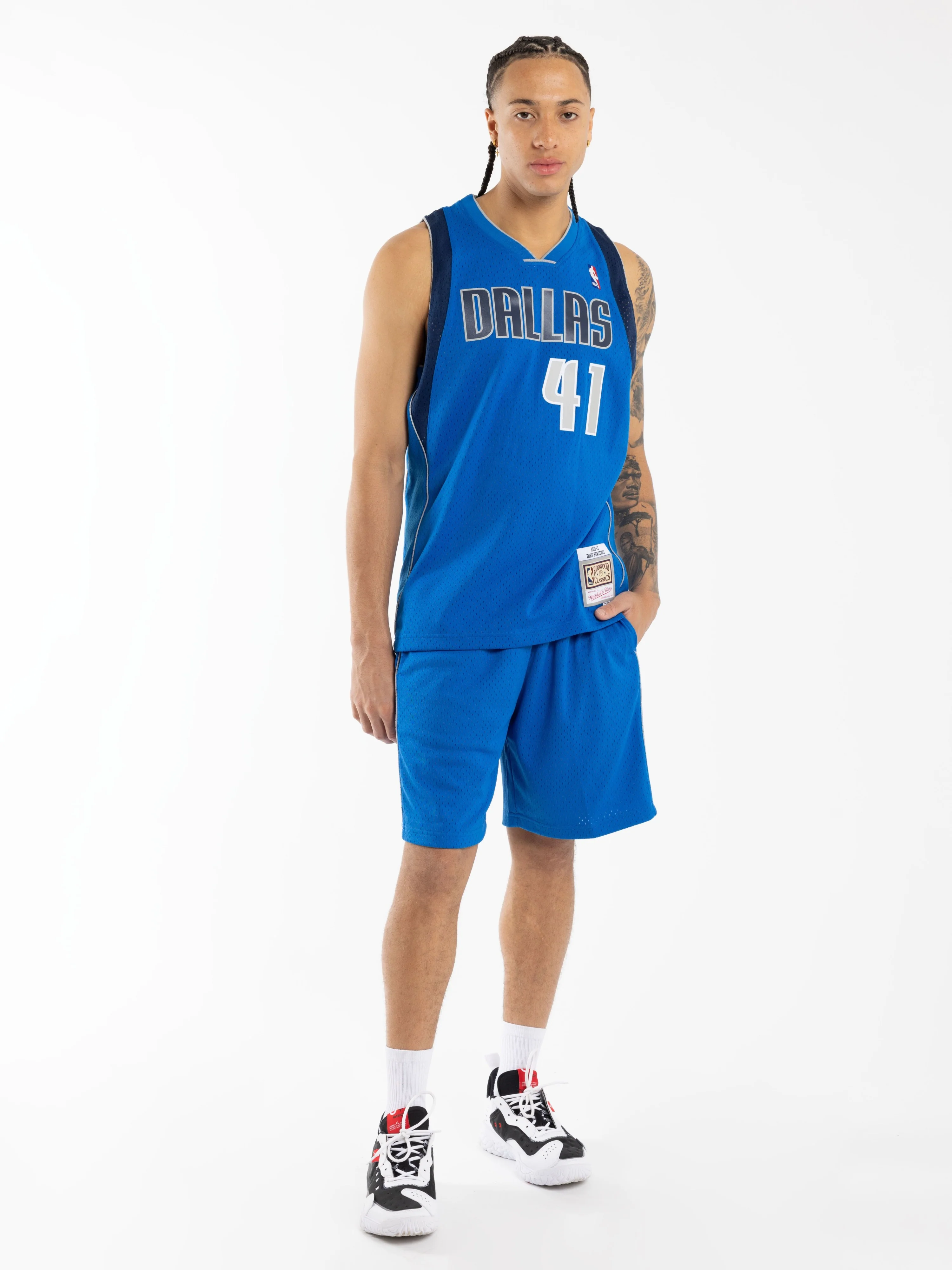 Dirk Nowitzki 2010-11 Dallas Mavericks Road Swingman Jersey - Image 3