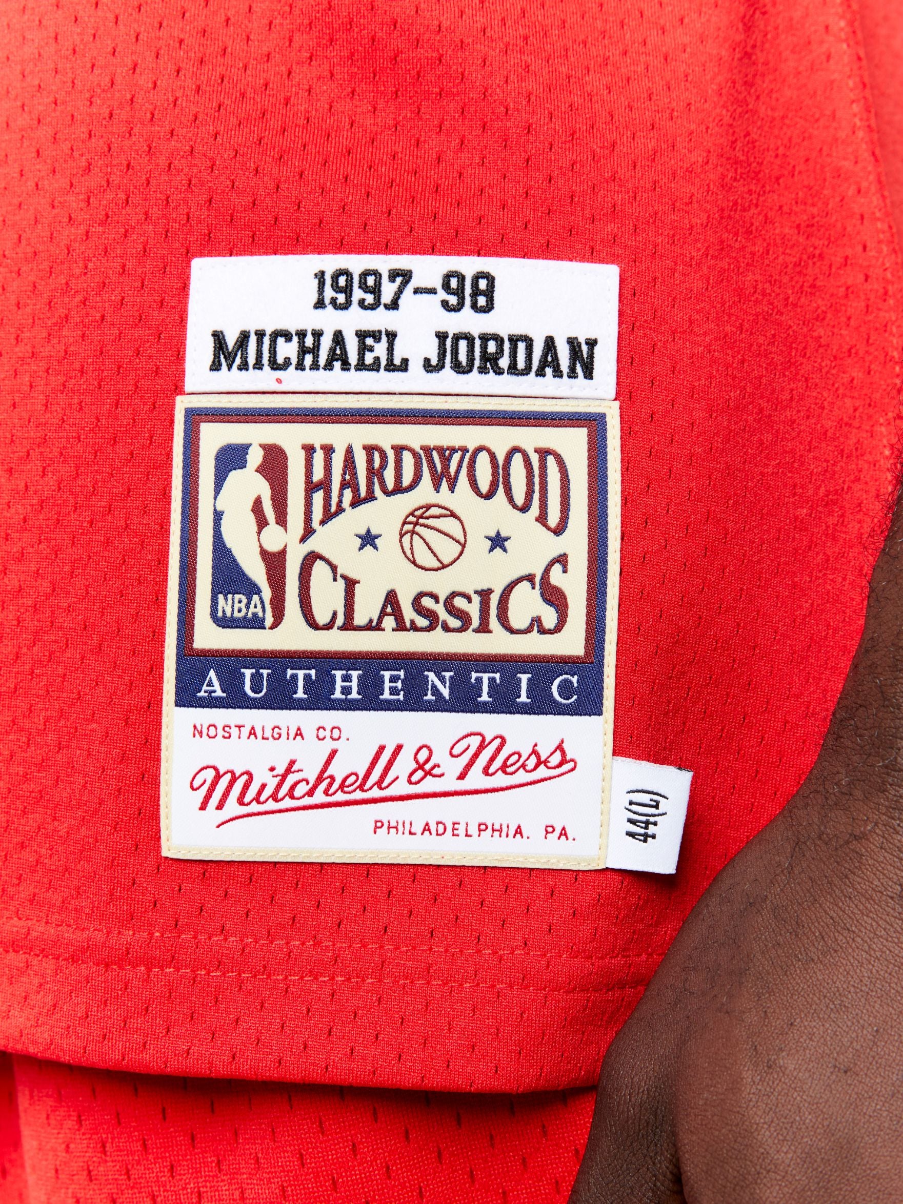 Michael Jordan 1997-98 Chicago Bulls Road Authentic Jersey - Image 4