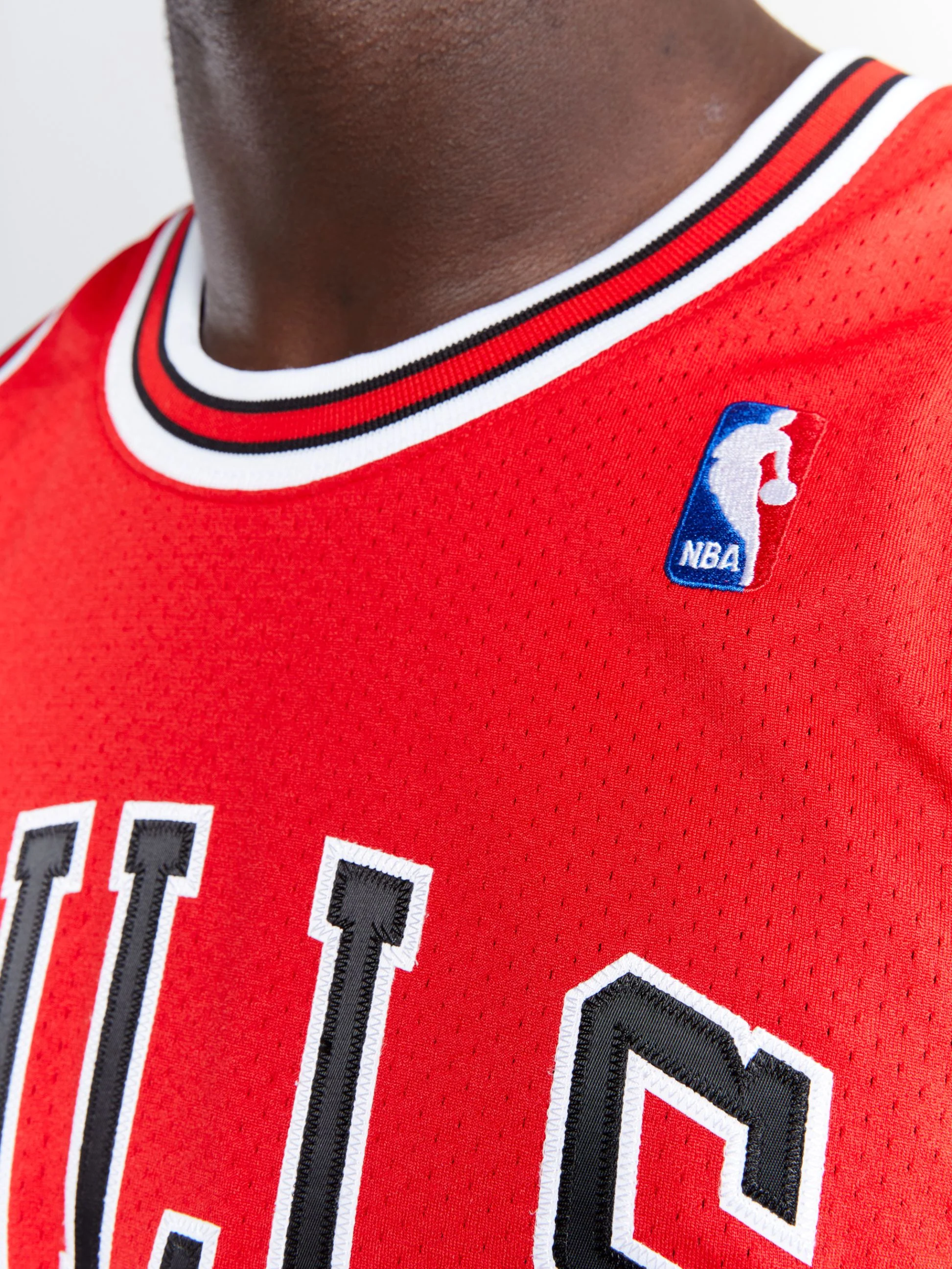 Michael Jordan 1997-98 Chicago Bulls Road Authentic Jersey - Image 5